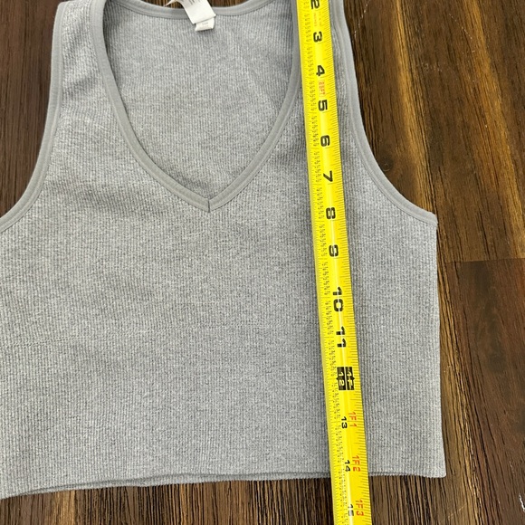 90 Degree By Reflex Women's Ribbed V-Neck Seamless Crop Tank Top Gray Small - Picture 2 of 5